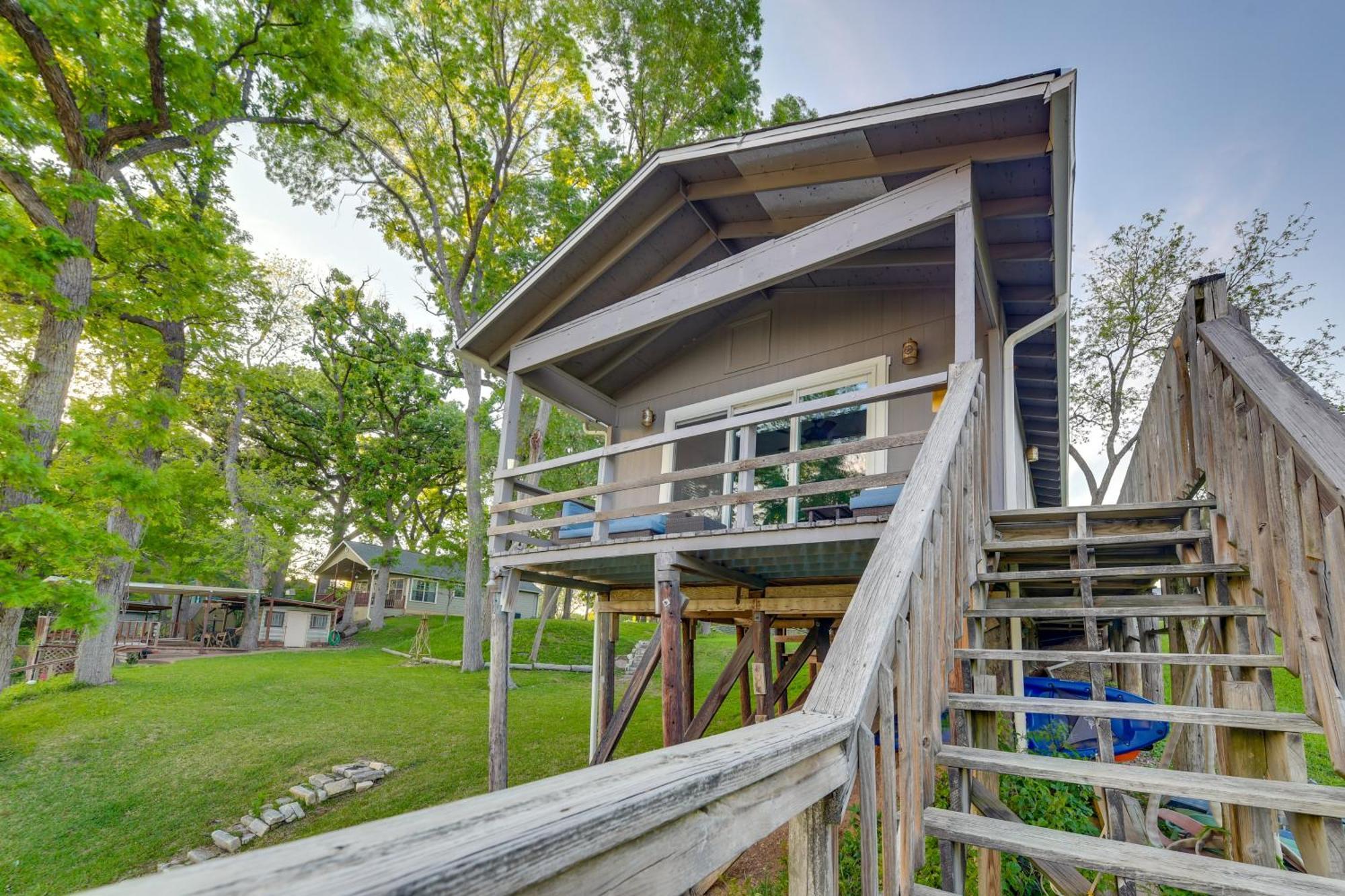 Rustic River Cabin With Dock And Covered Deck! Lejlighed Waco Eksteriør billede