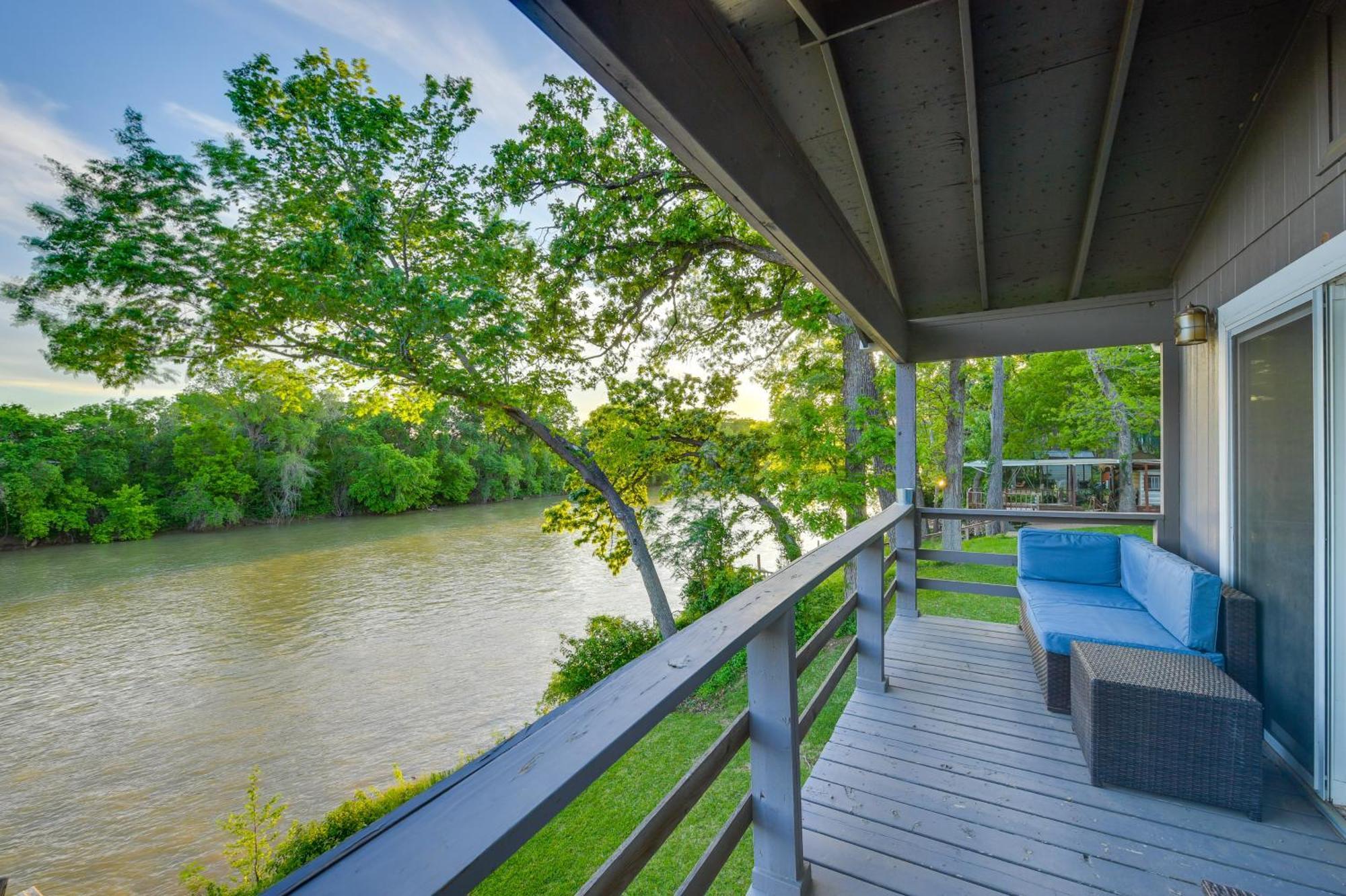 Rustic River Cabin With Dock And Covered Deck! Lejlighed Waco Eksteriør billede